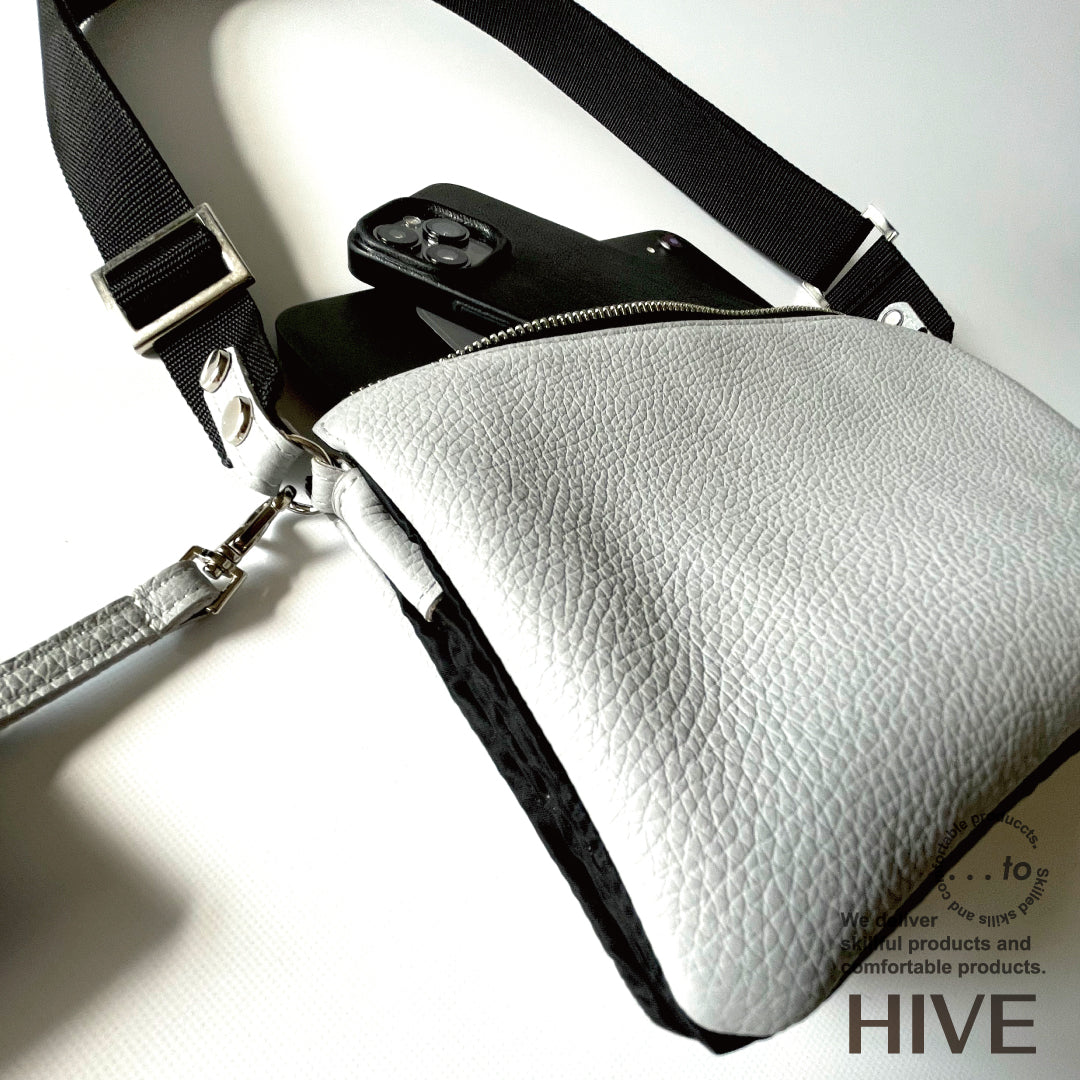 【...to®・HIVE】「持ちたいモノ」全てがこれ1つに!大人の為のポルタバッグ