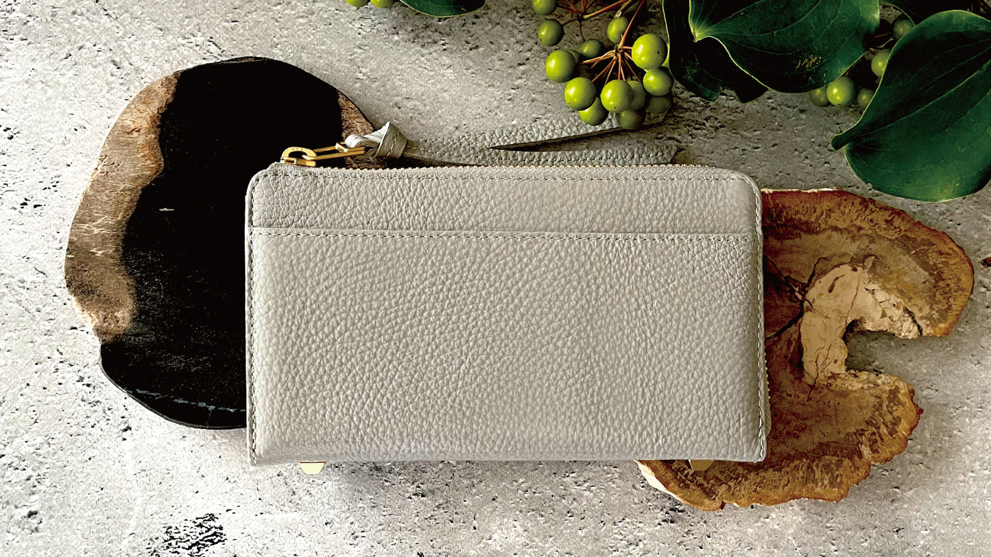 【...to®・PROUDY_mini】by Enamel・「最大20枚のカード」を膨らまずに収納可能。カード20枚が「美しく並ぶ」整う長財布