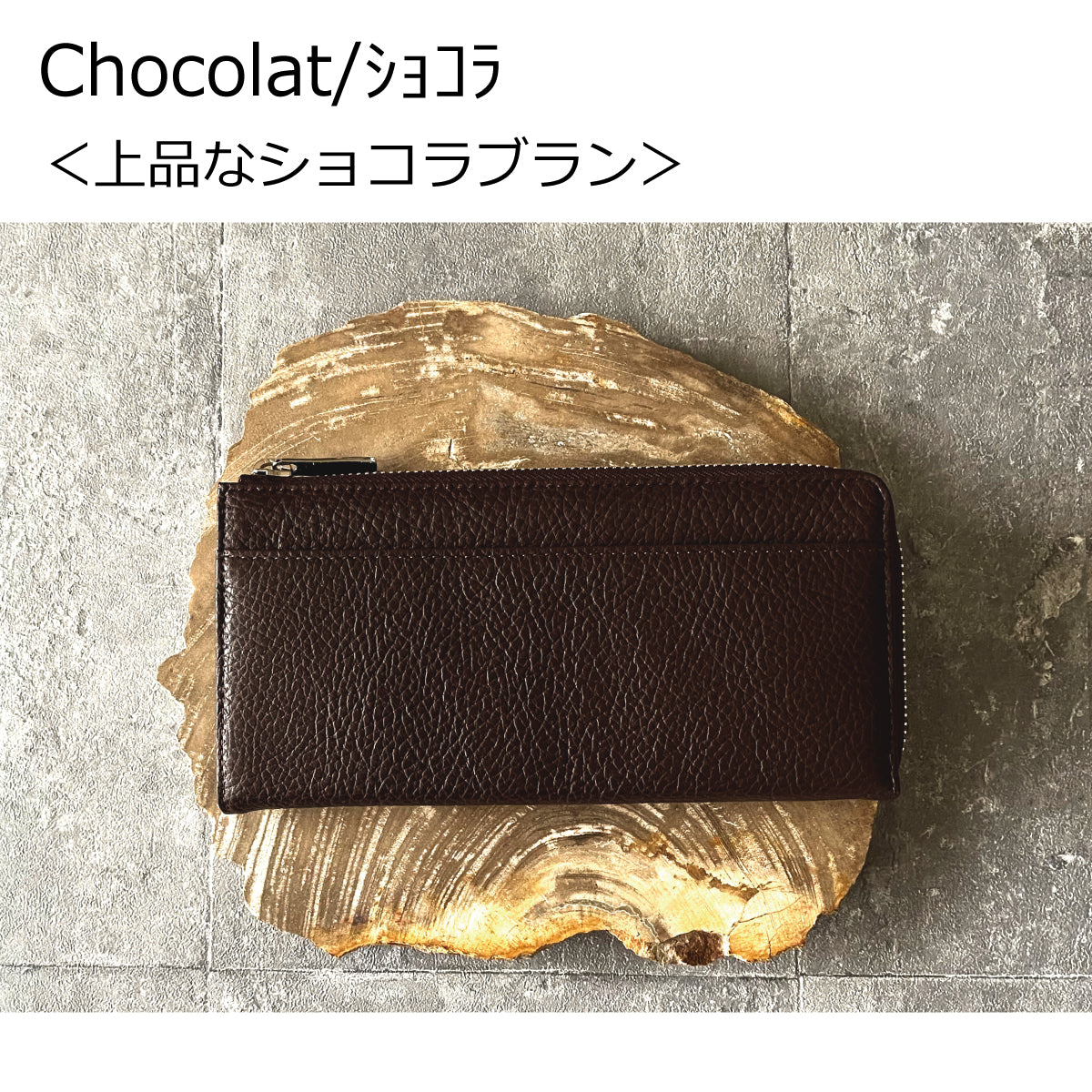 【...to®・PROUDY_N】・「最大30枚のカード」を膨らまずに収納可能。カード28枚が「美しく並ぶ」整う長財布